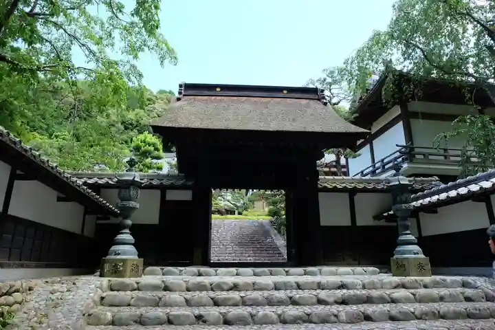 尊永寺の山門・神門