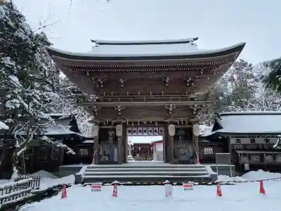 伊佐須美神社の{uncategorized: "未分類", other: "その他", undefined: "問題あり", building: "その他建物", grave: "お墓", sacred_gate: "鳥居", guardian: "狛犬", statue: "像", buddha: "仏像", history: "歴史", nature: "自然", garden: "庭園", animal: "動物", pagoda: "塔", temizu: "手水舎", mountain_gate: "山門・神門", sanctuary: "本殿・本堂", subordinate: "末社・摂社", art: "芸術", scenery: "景色", jizo: "地蔵", ema: "絵馬", goshuin: "御朱印", omikuji: "おみくじ", items: "授与品その他", amulet: "お守り", goshuincho: "御朱印帳", eats: "食事", festival: "お祭り", votive_dance: "神楽", shichigosan: "七五三参", wedding: "結婚式", experience: "体験その他", initially: "初詣", around: "周辺", anti_infection: "感染症対策"}