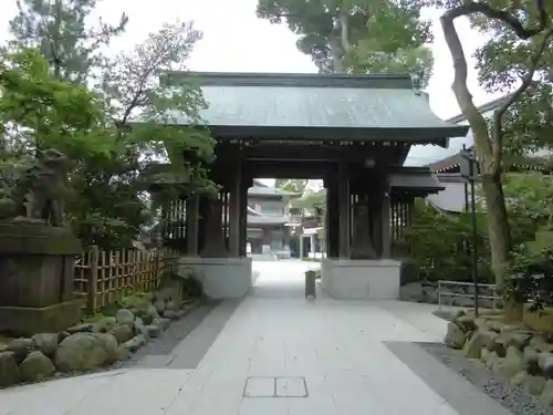 寒川神社の山門