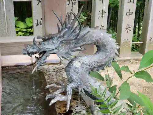 多聞六神社の手水舎