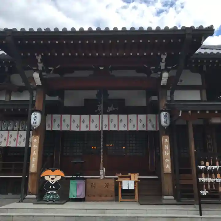 西代寺の本殿・本堂