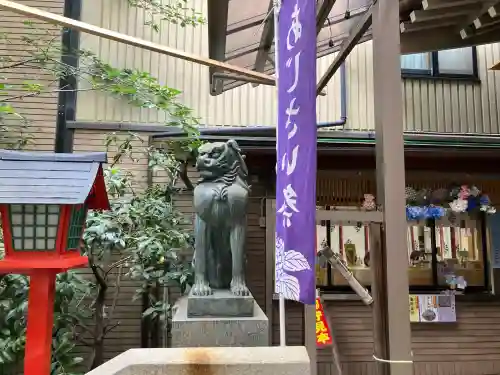 十番稲荷神社の{uncategorized: "未分類", other: "その他", undefined: "問題あり", building: "その他建物", grave: "お墓", sacred_gate: "鳥居", guardian: "狛犬", statue: "像", buddha: "仏像", history: "歴史", nature: "自然", garden: "庭園", animal: "動物", pagoda: "塔", temizu: "手水舎", mountain_gate: "山門・神門", sanctuary: "本殿・本堂", subordinate: "末社・摂社", art: "芸術", scenery: "景色", jizo: "地蔵", ema: "絵馬", goshuin: "御朱印", omikuji: "おみくじ", items: "授与品その他", amulet: "お守り", goshuincho: "御朱印帳", eats: "食事", festival: "お祭り", votive_dance: "神楽", shichigosan: "七五三参", wedding: "結婚式", experience: "体験その他", initially: "初詣", around: "周辺", anti_infection: "感染症対策"}