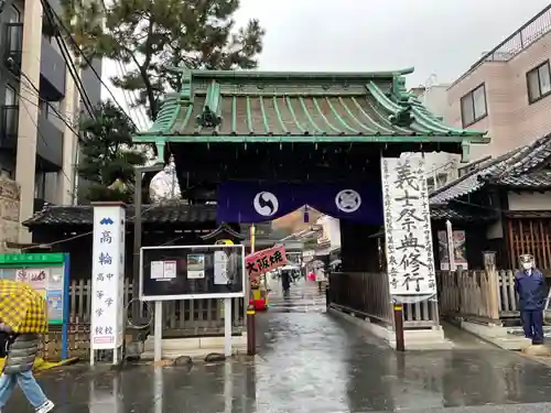 泉岳寺の山門