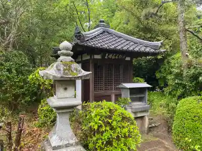 平等寺（三輪山平等寺）の{uncategorized: "未分類", other: "その他", undefined: "問題あり", building: "その他建物", grave: "お墓", sacred_gate: "鳥居", guardian: "狛犬", statue: "像", buddha: "仏像", history: "歴史", nature: "自然", garden: "庭園", animal: "動物", pagoda: "塔", temizu: "手水舎", mountain_gate: "山門・神門", sanctuary: "本殿・本堂", subordinate: "末社・摂社", art: "芸術", scenery: "景色", jizo: "地蔵", ema: "絵馬", goshuin: "御朱印", omikuji: "おみくじ", items: "授与品その他", amulet: "お守り", goshuincho: "御朱印帳", eats: "食事", festival: "お祭り", votive_dance: "神楽", shichigosan: "七五三参", wedding: "結婚式", experience: "体験その他", initially: "初詣", around: "周辺", anti_infection: "感染症対策"}