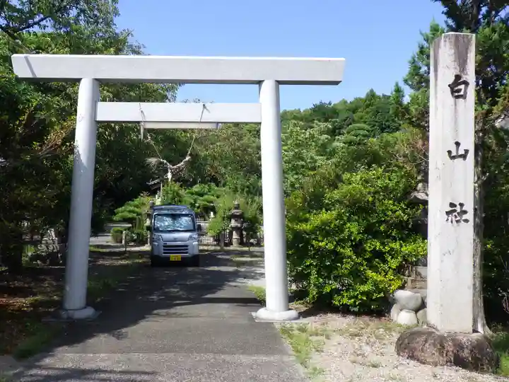 白山神社(木曽川町黒田)の鳥居