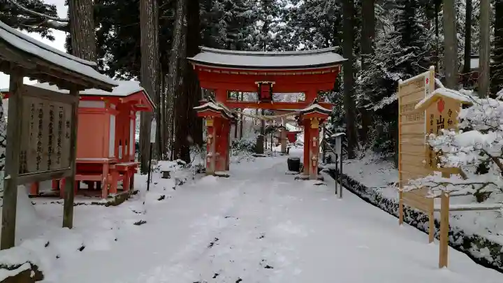 達谷窟毘沙門堂の{uncategorized: "未分類", other: "その他", undefined: "問題あり", building: "その他建物", grave: "お墓", sacred_gate: "鳥居", guardian: "狛犬", statue: "像", buddha: "仏像", history: "歴史", nature: "自然", garden: "庭園", animal: "動物", pagoda: "塔", temizu: "手水舎", mountain_gate: "山門・神門", sanctuary: "本殿・本堂", subordinate: "末社・摂社", art: "芸術", scenery: "景色", jizo: "地蔵", ema: "絵馬", goshuin: "御朱印", omikuji: "おみくじ", items: "授与品その他", amulet: "お守り", goshuincho: "御朱印帳", eats: "食事", festival: "お祭り", votive_dance: "神楽", shichigosan: "七五三参", wedding: "結婚式", experience: "体験その他", initially: "初詣", around: "周辺", anti_infection: "感染症対策"}