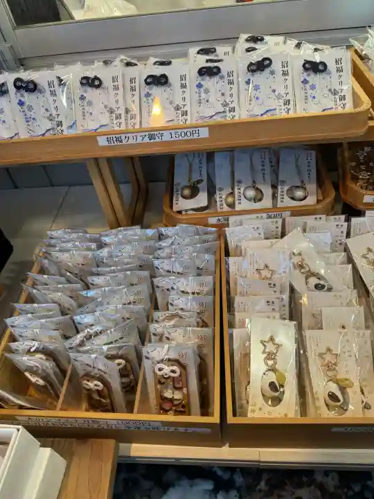 札幌諏訪神社の{uncategorized: "未分類", other: "その他", undefined: "問題あり", building: "その他建物", grave: "お墓", sacred_gate: "鳥居", guardian: "狛犬", statue: "像", buddha: "仏像", history: "歴史", nature: "自然", garden: "庭園", animal: "動物", pagoda: "塔", temizu: "手水舎", mountain_gate: "山門・神門", sanctuary: "本殿・本堂", subordinate: "末社・摂社", art: "芸術", scenery: "景色", jizo: "地蔵", ema: "絵馬", goshuin: "御朱印", omikuji: "おみくじ", items: "授与品その他", amulet: "お守り", goshuincho: "御朱印帳", eats: "食事", festival: "お祭り", votive_dance: "神楽", shichigosan: "七五三参", wedding: "結婚式", experience: "体験その他", initially: "初詣", around: "周辺", anti_infection: "感染症対策"}