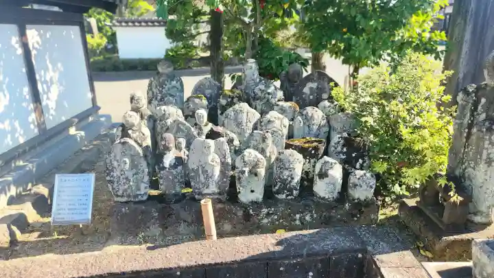 円通寺の{uncategorized: "未分類", other: "その他", undefined: "問題あり", building: "その他建物", grave: "お墓", sacred_gate: "鳥居", guardian: "狛犬", statue: "像", buddha: "仏像", history: "歴史", nature: "自然", garden: "庭園", animal: "動物", pagoda: "塔", temizu: "手水舎", mountain_gate: "山門・神門", sanctuary: "本殿・本堂", subordinate: "末社・摂社", art: "芸術", scenery: "景色", jizo: "地蔵", ema: "絵馬", goshuin: "御朱印", omikuji: "おみくじ", items: "授与品その他", amulet: "お守り", goshuincho: "御朱印帳", eats: "食事", festival: "お祭り", votive_dance: "神楽", shichigosan: "七五三参", wedding: "結婚式", experience: "体験その他", initially: "初詣", around: "周辺", anti_infection: "感染症対策"}
