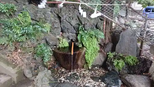 中目黒八幡神社の手水舎