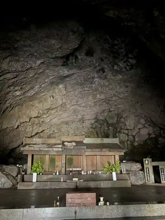御厨人窟・神明窟(高知県)