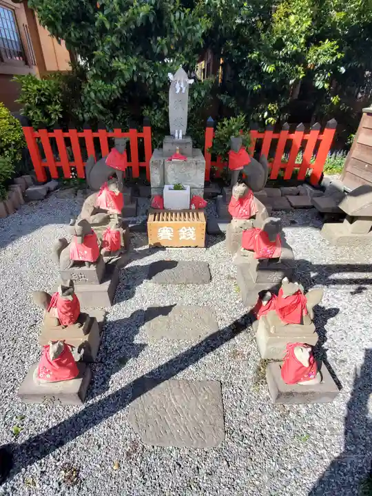 於菊稲荷神社の狛犬