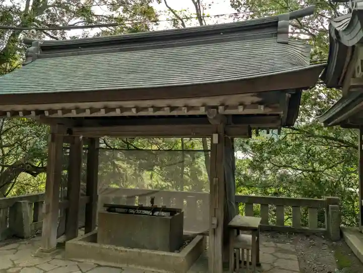 雄山神社峰本社の{uncategorized: "未分類", other: "その他", undefined: "問題あり", building: "その他建物", grave: "お墓", sacred_gate: "鳥居", guardian: "狛犬", statue: "像", buddha: "仏像", history: "歴史", nature: "自然", garden: "庭園", animal: "動物", pagoda: "塔", temizu: "手水舎", mountain_gate: "山門・神門", sanctuary: "本殿・本堂", subordinate: "末社・摂社", art: "芸術", scenery: "景色", jizo: "地蔵", ema: "絵馬", goshuin: "御朱印", omikuji: "おみくじ", items: "授与品その他", amulet: "お守り", goshuincho: "御朱印帳", eats: "食事", festival: "お祭り", votive_dance: "神楽", shichigosan: "七五三参", wedding: "結婚式", experience: "体験その他", initially: "初詣", around: "周辺", anti_infection: "感染症対策"}