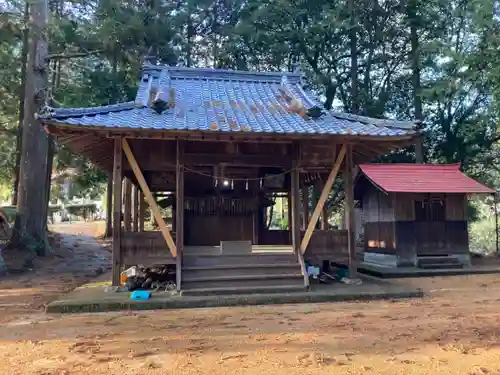 諏訪神社の本殿