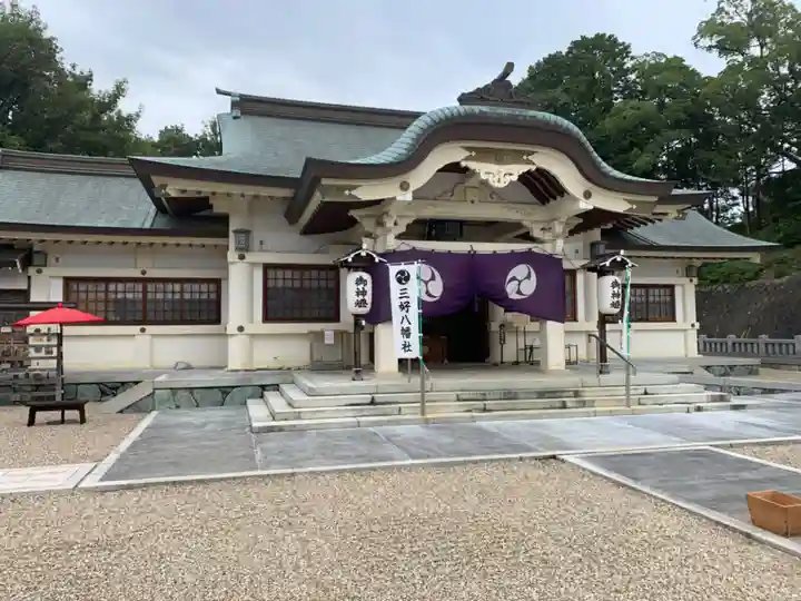 三好八幡社の本殿・本堂