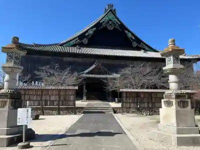 本山専修寺の{uncategorized: "未分類", other: "その他", undefined: "問題あり", building: "その他建物", grave: "お墓", sacred_gate: "鳥居", guardian: "狛犬", statue: "像", buddha: "仏像", history: "歴史", nature: "自然", garden: "庭園", animal: "動物", pagoda: "塔", temizu: "手水舎", mountain_gate: "山門・神門", sanctuary: "本殿・本堂", subordinate: "末社・摂社", art: "芸術", scenery: "景色", jizo: "地蔵", ema: "絵馬", goshuin: "御朱印", omikuji: "おみくじ", items: "授与品その他", amulet: "お守り", goshuincho: "御朱印帳", eats: "食事", festival: "お祭り", votive_dance: "神楽", shichigosan: "七五三参", wedding: "結婚式", experience: "体験その他", initially: "初詣", around: "周辺", anti_infection: "感染症対策"}