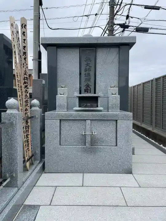 玉蔵院の{uncategorized: "未分類", other: "その他", undefined: "問題あり", building: "その他建物", grave: "お墓", sacred_gate: "鳥居", guardian: "狛犬", statue: "像", buddha: "仏像", history: "歴史", nature: "自然", garden: "庭園", animal: "動物", pagoda: "塔", temizu: "手水舎", mountain_gate: "山門・神門", sanctuary: "本殿・本堂", subordinate: "末社・摂社", art: "芸術", scenery: "景色", jizo: "地蔵", ema: "絵馬", goshuin: "御朱印", omikuji: "おみくじ", items: "授与品その他", amulet: "お守り", goshuincho: "御朱印帳", eats: "食事", festival: "お祭り", votive_dance: "神楽", shichigosan: "七五三参", wedding: "結婚式", experience: "体験その他", initially: "初詣", around: "周辺", anti_infection: "感染症対策"}