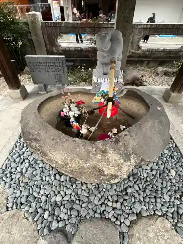 三輪神社の{uncategorized: "未分類", other: "その他", undefined: "問題あり", building: "その他建物", grave: "お墓", sacred_gate: "鳥居", guardian: "狛犬", statue: "像", buddha: "仏像", history: "歴史", nature: "自然", garden: "庭園", animal: "動物", pagoda: "塔", temizu: "手水舎", mountain_gate: "山門・神門", sanctuary: "本殿・本堂", subordinate: "末社・摂社", art: "芸術", scenery: "景色", jizo: "地蔵", ema: "絵馬", goshuin: "御朱印", omikuji: "おみくじ", items: "授与品その他", amulet: "お守り", goshuincho: "御朱印帳", eats: "食事", festival: "お祭り", votive_dance: "神楽", shichigosan: "七五三参", wedding: "結婚式", experience: "体験その他", initially: "初詣", around: "周辺", anti_infection: "感染症対策"}