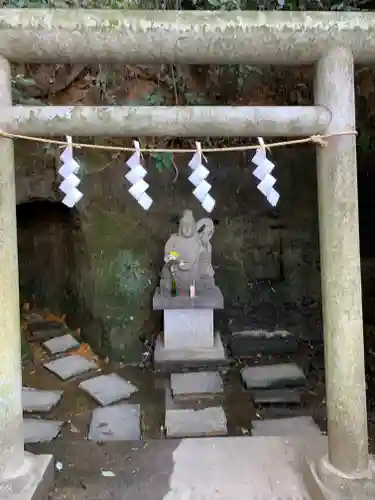 穴澤天神社の像