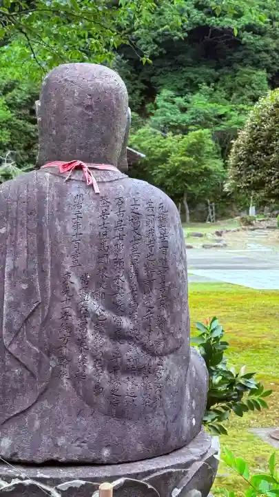 常高寺の{uncategorized: "未分類", other: "その他", undefined: "問題あり", building: "その他建物", grave: "お墓", sacred_gate: "鳥居", guardian: "狛犬", statue: "像", buddha: "仏像", history: "歴史", nature: "自然", garden: "庭園", animal: "動物", pagoda: "塔", temizu: "手水舎", mountain_gate: "山門・神門", sanctuary: "本殿・本堂", subordinate: "末社・摂社", art: "芸術", scenery: "景色", jizo: "地蔵", ema: "絵馬", goshuin: "御朱印", omikuji: "おみくじ", items: "授与品その他", amulet: "お守り", goshuincho: "御朱印帳", eats: "食事", festival: "お祭り", votive_dance: "神楽", shichigosan: "七五三参", wedding: "結婚式", experience: "体験その他", initially: "初詣", around: "周辺", anti_infection: "感染症対策"}