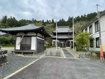 常光寺の{uncategorized: "未分類", other: "その他", undefined: "問題あり", building: "その他建物", grave: "お墓", sacred_gate: "鳥居", guardian: "狛犬", statue: "像", buddha: "仏像", history: "歴史", nature: "自然", garden: "庭園", animal: "動物", pagoda: "塔", temizu: "手水舎", mountain_gate: "山門・神門", sanctuary: "本殿・本堂", subordinate: "末社・摂社", art: "芸術", scenery: "景色", jizo: "地蔵", ema: "絵馬", goshuin: "御朱印", omikuji: "おみくじ", items: "授与品その他", amulet: "お守り", goshuincho: "御朱印帳", eats: "食事", festival: "お祭り", votive_dance: "神楽", shichigosan: "七五三参", wedding: "結婚式", experience: "体験その他", initially: "初詣", around: "周辺", anti_infection: "感染症対策"}