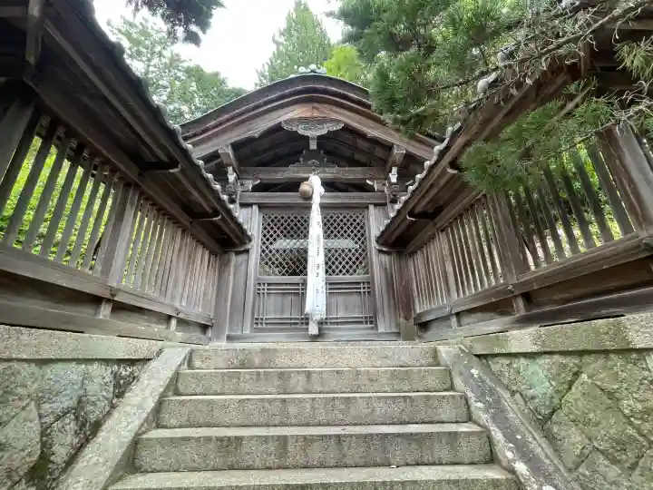 若宮神社の{uncategorized: "未分類", other: "その他", undefined: "問題あり", building: "その他建物", grave: "お墓", sacred_gate: "鳥居", guardian: "狛犬", statue: "像", buddha: "仏像", history: "歴史", nature: "自然", garden: "庭園", animal: "動物", pagoda: "塔", temizu: "手水舎", mountain_gate: "山門・神門", sanctuary: "本殿・本堂", subordinate: "末社・摂社", art: "芸術", scenery: "景色", jizo: "地蔵", ema: "絵馬", goshuin: "御朱印", omikuji: "おみくじ", items: "授与品その他", amulet: "お守り", goshuincho: "御朱印帳", eats: "食事", festival: "お祭り", votive_dance: "神楽", shichigosan: "七五三参", wedding: "結婚式", experience: "体験その他", initially: "初詣", around: "周辺", anti_infection: "感染症対策"}