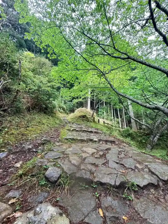 熊野本宮大社の{uncategorized: "未分類", other: "その他", undefined: "問題あり", building: "その他建物", grave: "お墓", sacred_gate: "鳥居", guardian: "狛犬", statue: "像", buddha: "仏像", history: "歴史", nature: "自然", garden: "庭園", animal: "動物", pagoda: "塔", temizu: "手水舎", mountain_gate: "山門・神門", sanctuary: "本殿・本堂", subordinate: "末社・摂社", art: "芸術", scenery: "景色", jizo: "地蔵", ema: "絵馬", goshuin: "御朱印", omikuji: "おみくじ", items: "授与品その他", amulet: "お守り", goshuincho: "御朱印帳", eats: "食事", festival: "お祭り", votive_dance: "神楽", shichigosan: "七五三参", wedding: "結婚式", experience: "体験その他", initially: "初詣", around: "周辺", anti_infection: "感染症対策"}