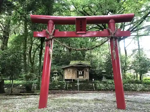 生達神社の鳥居