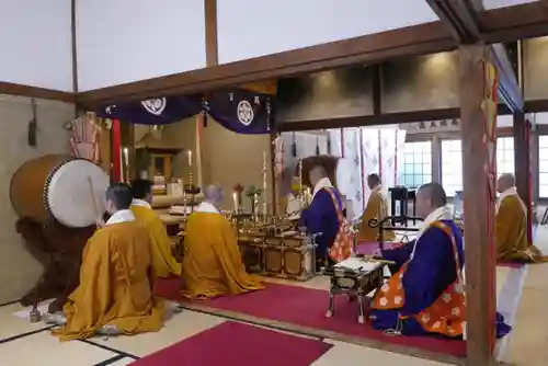 真野寺の本殿・本堂