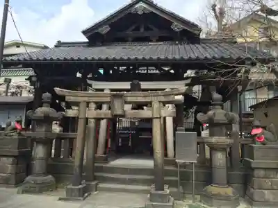 被官稲荷神社の鳥居