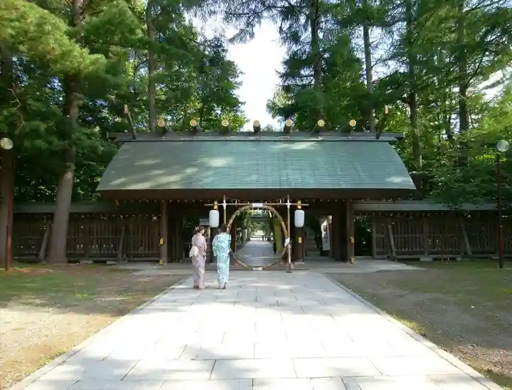 帯廣神社の山門・神門