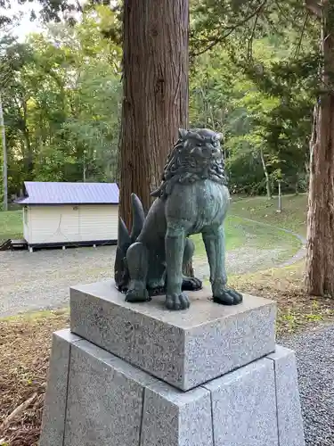 由仁神社の狛犬