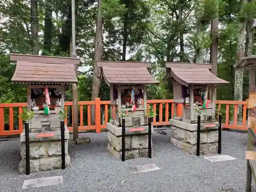 王地山まけきらい稲荷の末社・摂社