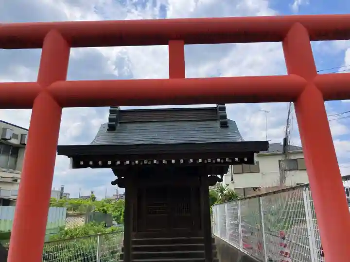 久保ヶ谷戸稲荷神社の{uncategorized: "未分類", other: "その他", undefined: "問題あり", building: "その他建物", grave: "お墓", sacred_gate: "鳥居", guardian: "狛犬", statue: "像", buddha: "仏像", history: "歴史", nature: "自然", garden: "庭園", animal: "動物", pagoda: "塔", temizu: "手水舎", mountain_gate: "山門・神門", sanctuary: "本殿・本堂", subordinate: "末社・摂社", art: "芸術", scenery: "景色", jizo: "地蔵", ema: "絵馬", goshuin: "御朱印", omikuji: "おみくじ", items: "授与品その他", amulet: "お守り", goshuincho: "御朱印帳", eats: "食事", festival: "お祭り", votive_dance: "神楽", shichigosan: "七五三参", wedding: "結婚式", experience: "体験その他", initially: "初詣", around: "周辺", anti_infection: "感染症対策"}