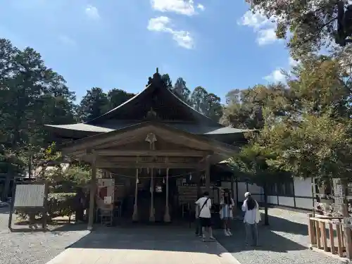 井伊谷宮の{uncategorized: "未分類", other: "その他", undefined: "問題あり", building: "その他建物", grave: "お墓", sacred_gate: "鳥居", guardian: "狛犬", statue: "像", buddha: "仏像", history: "歴史", nature: "自然", garden: "庭園", animal: "動物", pagoda: "塔", temizu: "手水舎", mountain_gate: "山門・神門", sanctuary: "本殿・本堂", subordinate: "末社・摂社", art: "芸術", scenery: "景色", jizo: "地蔵", ema: "絵馬", goshuin: "御朱印", omikuji: "おみくじ", items: "授与品その他", amulet: "お守り", goshuincho: "御朱印帳", eats: "食事", festival: "お祭り", votive_dance: "神楽", shichigosan: "七五三参", wedding: "結婚式", experience: "体験その他", initially: "初詣", around: "周辺", anti_infection: "感染症対策"}