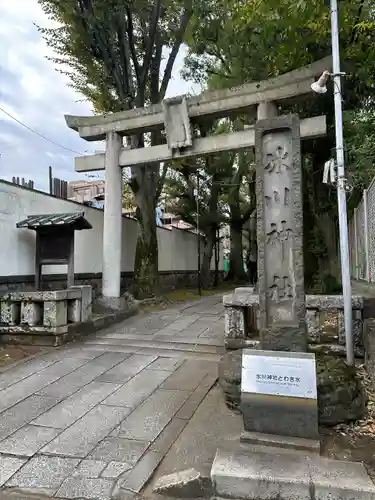 桐ヶ谷氷川神社の鳥居