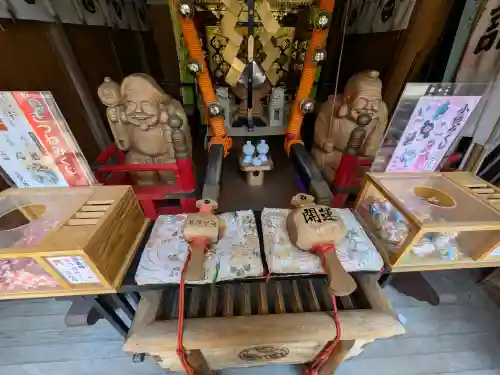 湯倉神社の{uncategorized: "未分類", other: "その他", undefined: "問題あり", building: "その他建物", grave: "お墓", sacred_gate: "鳥居", guardian: "狛犬", statue: "像", buddha: "仏像", history: "歴史", nature: "自然", garden: "庭園", animal: "動物", pagoda: "塔", temizu: "手水舎", mountain_gate: "山門・神門", sanctuary: "本殿・本堂", subordinate: "末社・摂社", art: "芸術", scenery: "景色", jizo: "地蔵", ema: "絵馬", goshuin: "御朱印", omikuji: "おみくじ", items: "授与品その他", amulet: "お守り", goshuincho: "御朱印帳", eats: "食事", festival: "お祭り", votive_dance: "神楽", shichigosan: "七五三参", wedding: "結婚式", experience: "体験その他", initially: "初詣", around: "周辺", anti_infection: "感染症対策"}
