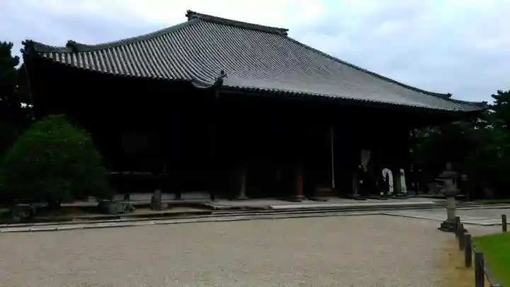西大寺の本殿・本堂