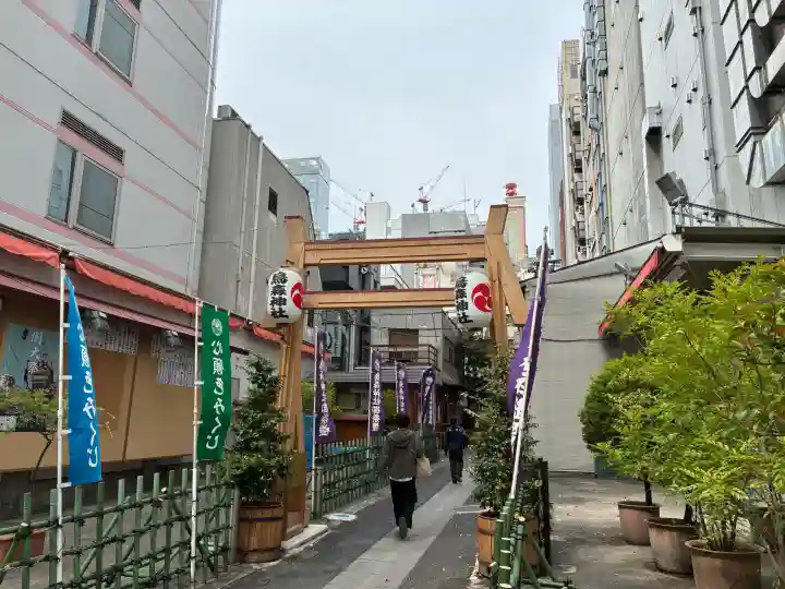 烏森神社の{uncategorized: "未分類", other: "その他", undefined: "問題あり", building: "その他建物", grave: "お墓", sacred_gate: "鳥居", guardian: "狛犬", statue: "像", buddha: "仏像", history: "歴史", nature: "自然", garden: "庭園", animal: "動物", pagoda: "塔", temizu: "手水舎", mountain_gate: "山門・神門", sanctuary: "本殿・本堂", subordinate: "末社・摂社", art: "芸術", scenery: "景色", jizo: "地蔵", ema: "絵馬", goshuin: "御朱印", omikuji: "おみくじ", items: "授与品その他", amulet: "お守り", goshuincho: "御朱印帳", eats: "食事", festival: "お祭り", votive_dance: "神楽", shichigosan: "七五三参", wedding: "結婚式", experience: "体験その他", initially: "初詣", around: "周辺", anti_infection: "感染症対策"}