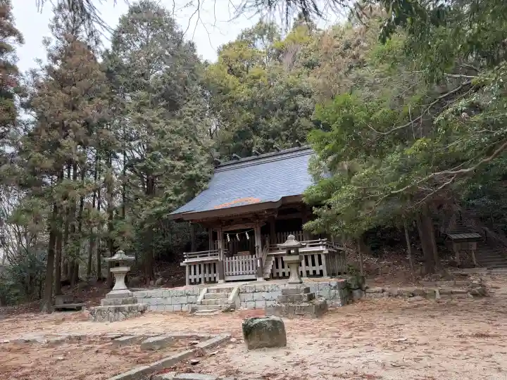 猿投神社の{uncategorized: "未分類", other: "その他", undefined: "問題あり", building: "その他建物", grave: "お墓", sacred_gate: "鳥居", guardian: "狛犬", statue: "像", buddha: "仏像", history: "歴史", nature: "自然", garden: "庭園", animal: "動物", pagoda: "塔", temizu: "手水舎", mountain_gate: "山門・神門", sanctuary: "本殿・本堂", subordinate: "末社・摂社", art: "芸術", scenery: "景色", jizo: "地蔵", ema: "絵馬", goshuin: "御朱印", omikuji: "おみくじ", items: "授与品その他", amulet: "お守り", goshuincho: "御朱印帳", eats: "食事", festival: "お祭り", votive_dance: "神楽", shichigosan: "七五三参", wedding: "結婚式", experience: "体験その他", initially: "初詣", around: "周辺", anti_infection: "感染症対策"}