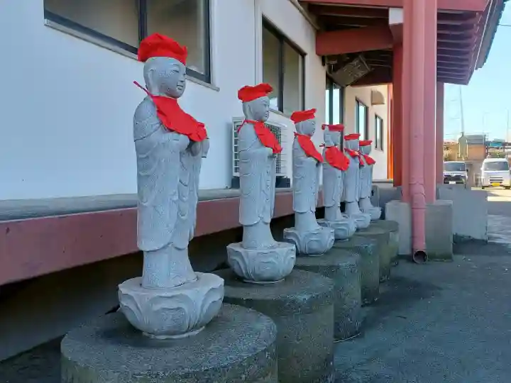 雲竜寺の{uncategorized: "未分類", other: "その他", undefined: "問題あり", building: "その他建物", grave: "お墓", sacred_gate: "鳥居", guardian: "狛犬", statue: "像", buddha: "仏像", history: "歴史", nature: "自然", garden: "庭園", animal: "動物", pagoda: "塔", temizu: "手水舎", mountain_gate: "山門・神門", sanctuary: "本殿・本堂", subordinate: "末社・摂社", art: "芸術", scenery: "景色", jizo: "地蔵", ema: "絵馬", goshuin: "御朱印", omikuji: "おみくじ", items: "授与品その他", amulet: "お守り", goshuincho: "御朱印帳", eats: "食事", festival: "お祭り", votive_dance: "神楽", shichigosan: "七五三参", wedding: "結婚式", experience: "体験その他", initially: "初詣", around: "周辺", anti_infection: "感染症対策"}