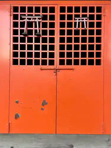 楢姫稲荷神社の{uncategorized: "未分類", other: "その他", undefined: "問題あり", building: "その他建物", grave: "お墓", sacred_gate: "鳥居", guardian: "狛犬", statue: "像", buddha: "仏像", history: "歴史", nature: "自然", garden: "庭園", animal: "動物", pagoda: "塔", temizu: "手水舎", mountain_gate: "山門・神門", sanctuary: "本殿・本堂", subordinate: "末社・摂社", art: "芸術", scenery: "景色", jizo: "地蔵", ema: "絵馬", goshuin: "御朱印", omikuji: "おみくじ", items: "授与品その他", amulet: "お守り", goshuincho: "御朱印帳", eats: "食事", festival: "お祭り", votive_dance: "神楽", shichigosan: "七五三参", wedding: "結婚式", experience: "体験その他", initially: "初詣", around: "周辺", anti_infection: "感染症対策"}