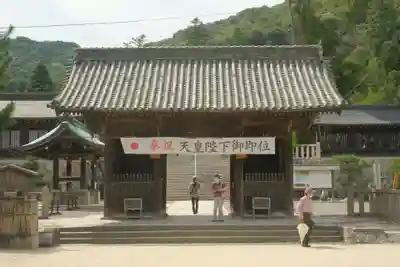 吉備津彦神社の山門・神門
