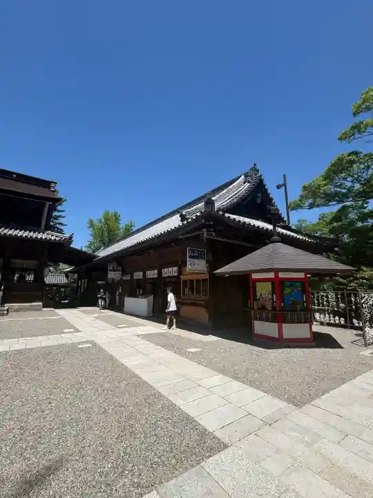 吉備津神社の{uncategorized: "未分類", other: "その他", undefined: "問題あり", building: "その他建物", grave: "お墓", sacred_gate: "鳥居", guardian: "狛犬", statue: "像", buddha: "仏像", history: "歴史", nature: "自然", garden: "庭園", animal: "動物", pagoda: "塔", temizu: "手水舎", mountain_gate: "山門・神門", sanctuary: "本殿・本堂", subordinate: "末社・摂社", art: "芸術", scenery: "景色", jizo: "地蔵", ema: "絵馬", goshuin: "御朱印", omikuji: "おみくじ", items: "授与品その他", amulet: "お守り", goshuincho: "御朱印帳", eats: "食事", festival: "お祭り", votive_dance: "神楽", shichigosan: "七五三参", wedding: "結婚式", experience: "体験その他", initially: "初詣", around: "周辺", anti_infection: "感染症対策"}