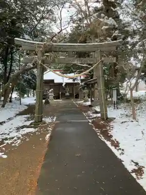 飯貝熊野神社の{uncategorized: "未分類", other: "その他", undefined: "問題あり", building: "その他建物", grave: "お墓", sacred_gate: "鳥居", guardian: "狛犬", statue: "像", buddha: "仏像", history: "歴史", nature: "自然", garden: "庭園", animal: "動物", pagoda: "塔", temizu: "手水舎", mountain_gate: "山門・神門", sanctuary: "本殿・本堂", subordinate: "末社・摂社", art: "芸術", scenery: "景色", jizo: "地蔵", ema: "絵馬", goshuin: "御朱印", omikuji: "おみくじ", items: "授与品その他", amulet: "お守り", goshuincho: "御朱印帳", eats: "食事", festival: "お祭り", votive_dance: "神楽", shichigosan: "七五三参", wedding: "結婚式", experience: "体験その他", initially: "初詣", around: "周辺", anti_infection: "感染症対策"}