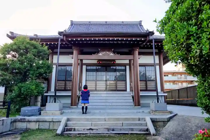 徳林寺の{uncategorized: "未分類", other: "その他", undefined: "問題あり", building: "その他建物", grave: "お墓", sacred_gate: "鳥居", guardian: "狛犬", statue: "像", buddha: "仏像", history: "歴史", nature: "自然", garden: "庭園", animal: "動物", pagoda: "塔", temizu: "手水舎", mountain_gate: "山門・神門", sanctuary: "本殿・本堂", subordinate: "末社・摂社", art: "芸術", scenery: "景色", jizo: "地蔵", ema: "絵馬", goshuin: "御朱印", omikuji: "おみくじ", items: "授与品その他", amulet: "お守り", goshuincho: "御朱印帳", eats: "食事", festival: "お祭り", votive_dance: "神楽", shichigosan: "七五三参", wedding: "結婚式", experience: "体験その他", initially: "初詣", around: "周辺", anti_infection: "感染症対策"}