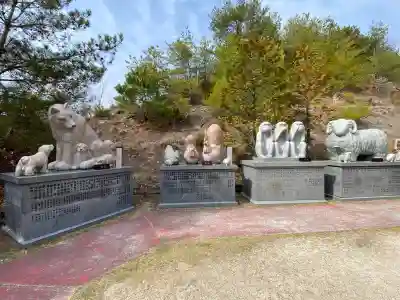 白崎八幡宮の{uncategorized: "未分類", other: "その他", undefined: "問題あり", building: "その他建物", grave: "お墓", sacred_gate: "鳥居", guardian: "狛犬", statue: "像", buddha: "仏像", history: "歴史", nature: "自然", garden: "庭園", animal: "動物", pagoda: "塔", temizu: "手水舎", mountain_gate: "山門・神門", sanctuary: "本殿・本堂", subordinate: "末社・摂社", art: "芸術", scenery: "景色", jizo: "地蔵", ema: "絵馬", goshuin: "御朱印", omikuji: "おみくじ", items: "授与品その他", amulet: "お守り", goshuincho: "御朱印帳", eats: "食事", festival: "お祭り", votive_dance: "神楽", shichigosan: "七五三参", wedding: "結婚式", experience: "体験その他", initially: "初詣", around: "周辺", anti_infection: "感染症対策"}