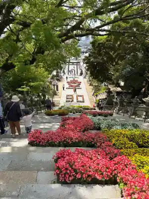防府天満宮の{uncategorized: "未分類", other: "その他", undefined: "問題あり", building: "その他建物", grave: "お墓", sacred_gate: "鳥居", guardian: "狛犬", statue: "像", buddha: "仏像", history: "歴史", nature: "自然", garden: "庭園", animal: "動物", pagoda: "塔", temizu: "手水舎", mountain_gate: "山門・神門", sanctuary: "本殿・本堂", subordinate: "末社・摂社", art: "芸術", scenery: "景色", jizo: "地蔵", ema: "絵馬", goshuin: "御朱印", omikuji: "おみくじ", items: "授与品その他", amulet: "お守り", goshuincho: "御朱印帳", eats: "食事", festival: "お祭り", votive_dance: "神楽", shichigosan: "七五三参", wedding: "結婚式", experience: "体験その他", initially: "初詣", around: "周辺", anti_infection: "感染症対策"}