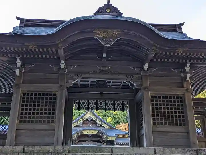 彌彦神社の山門・神門