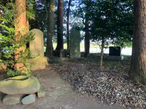 大谷高龗神社の{uncategorized: "未分類", other: "その他", undefined: "問題あり", building: "その他建物", grave: "お墓", sacred_gate: "鳥居", guardian: "狛犬", statue: "像", buddha: "仏像", history: "歴史", nature: "自然", garden: "庭園", animal: "動物", pagoda: "塔", temizu: "手水舎", mountain_gate: "山門・神門", sanctuary: "本殿・本堂", subordinate: "末社・摂社", art: "芸術", scenery: "景色", jizo: "地蔵", ema: "絵馬", goshuin: "御朱印", omikuji: "おみくじ", items: "授与品その他", amulet: "お守り", goshuincho: "御朱印帳", eats: "食事", festival: "お祭り", votive_dance: "神楽", shichigosan: "七五三参", wedding: "結婚式", experience: "体験その他", initially: "初詣", around: "周辺", anti_infection: "感染症対策"}