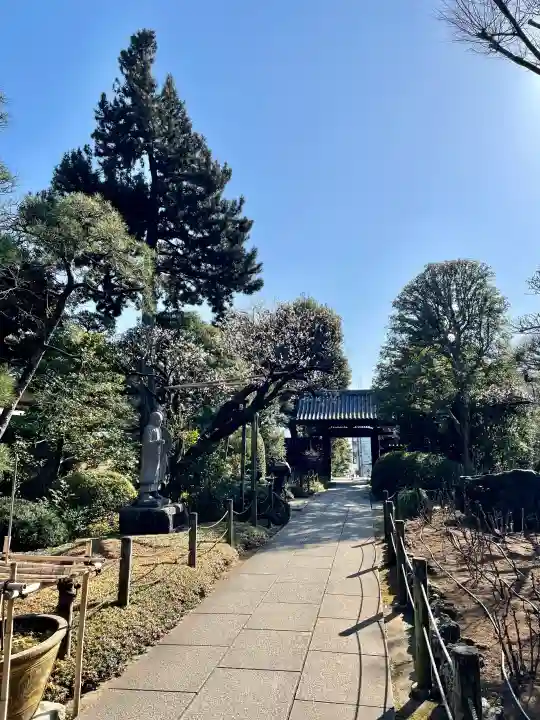 東長谷寺 薬王院の{uncategorized: "未分類", other: "その他", undefined: "問題あり", building: "その他建物", grave: "お墓", sacred_gate: "鳥居", guardian: "狛犬", statue: "像", buddha: "仏像", history: "歴史", nature: "自然", garden: "庭園", animal: "動物", pagoda: "塔", temizu: "手水舎", mountain_gate: "山門・神門", sanctuary: "本殿・本堂", subordinate: "末社・摂社", art: "芸術", scenery: "景色", jizo: "地蔵", ema: "絵馬", goshuin: "御朱印", omikuji: "おみくじ", items: "授与品その他", amulet: "お守り", goshuincho: "御朱印帳", eats: "食事", festival: "お祭り", votive_dance: "神楽", shichigosan: "七五三参", wedding: "結婚式", experience: "体験その他", initially: "初詣", around: "周辺", anti_infection: "感染症対策"}